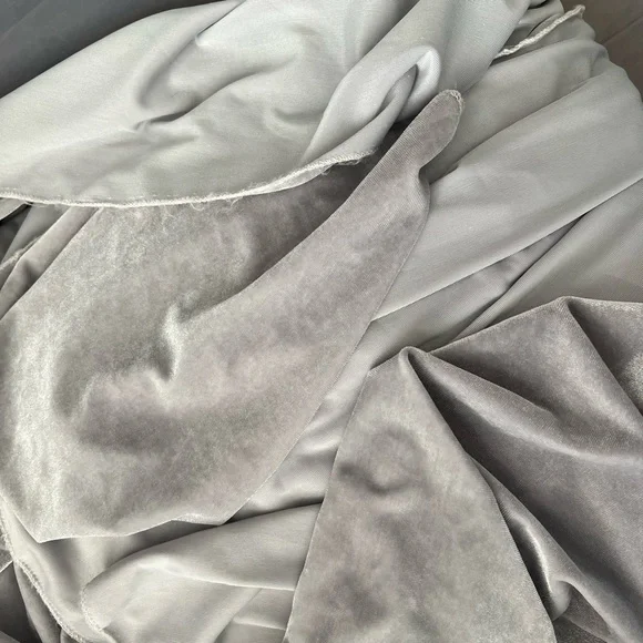 Elegant Gray Velvet Women's Photoshoot Dress - Picture 13 of 16